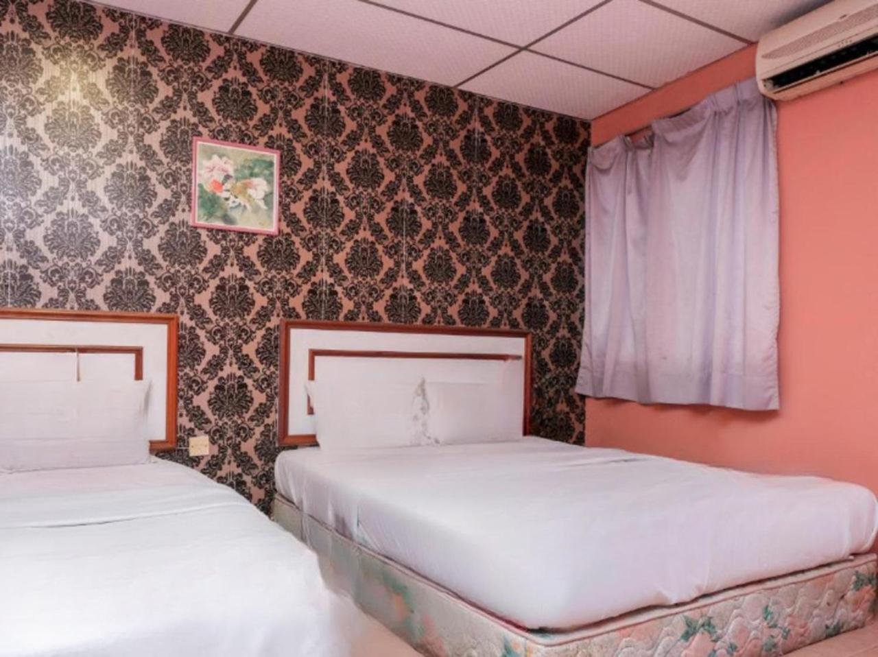 Hotel Tiara Chukai Luaran gambar