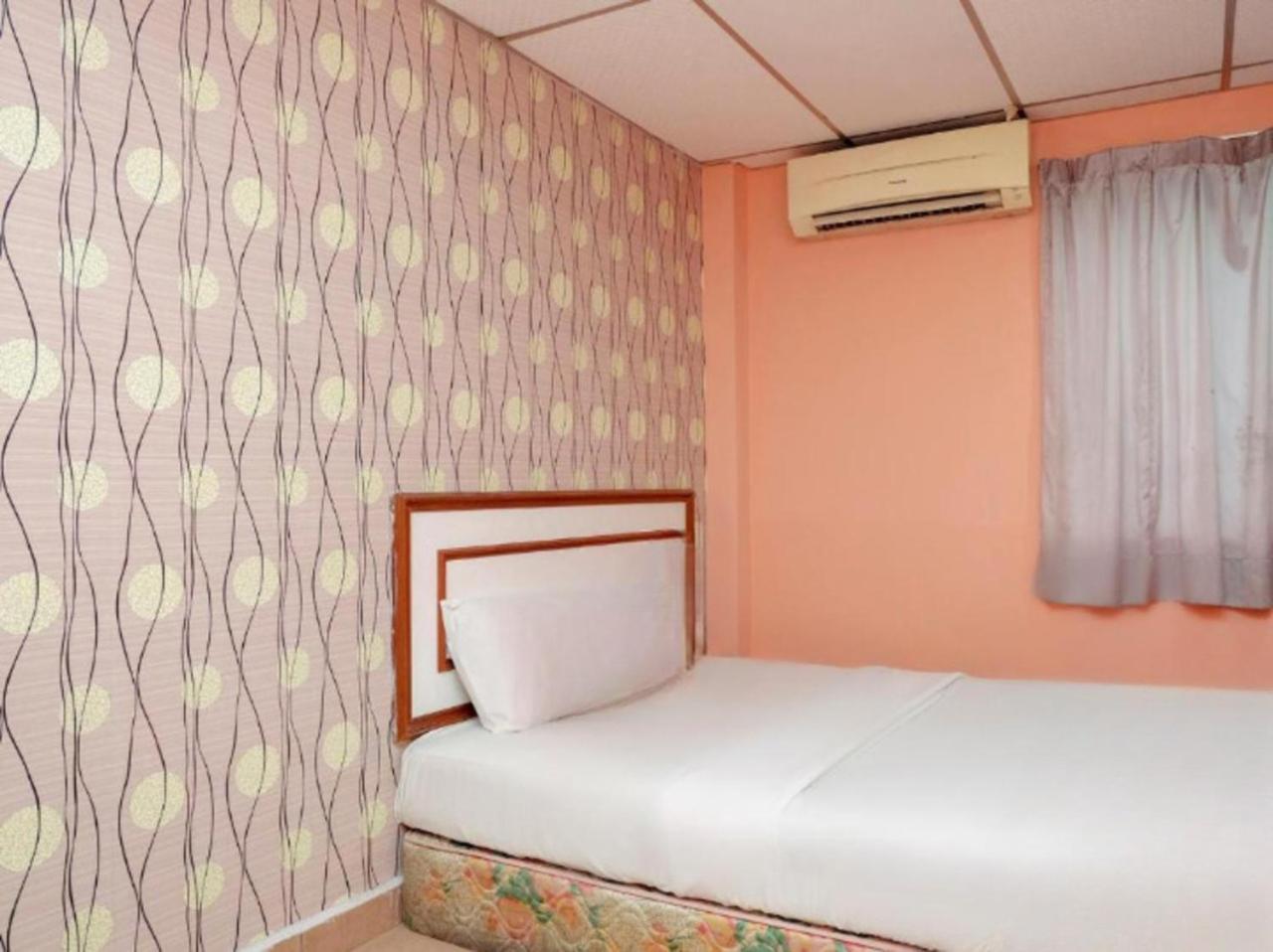 Hotel Tiara Chukai Luaran gambar
