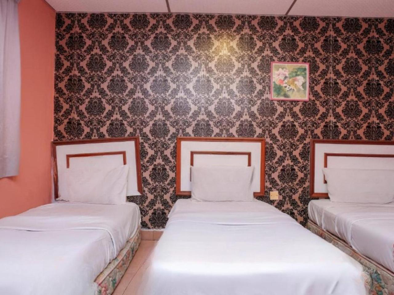 Hotel Tiara Chukai Luaran gambar