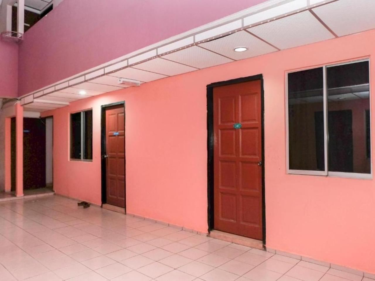 Hotel Tiara Chukai Luaran gambar
