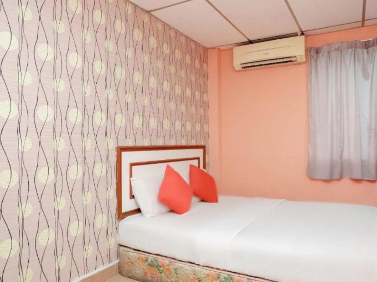 Hotel Tiara Chukai Luaran gambar