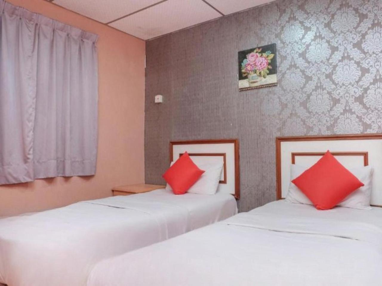 Hotel Tiara Chukai Luaran gambar